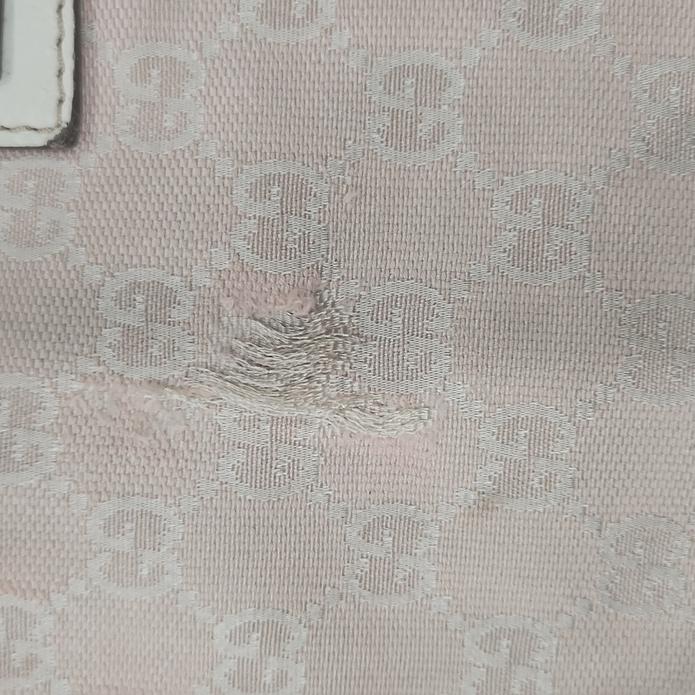 Gucci Pink Crossbody Bag with Gold Accents - Picture 5 of 15
